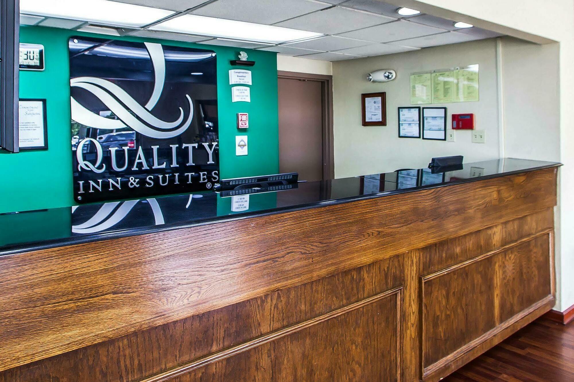 Quality Inn And Suites Franklin Buitenkant foto